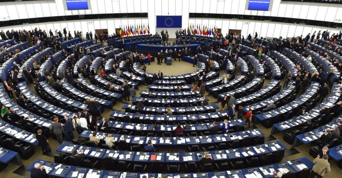The European Parliament called on European countries on Wednesday to formally suspend Turkey's EU accession negotiations in a decisive 370 to 109 vote.