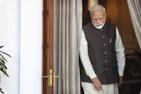 Indian Prime Minister Narendra Modi leaves the room to receive Portuguese President Marcelo Rebelo de Sousa, New Delhi, Feb. 14, 2020. (AP Photo)