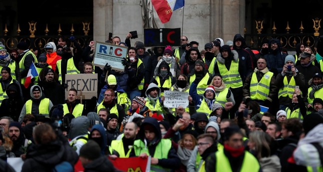 قبيل انطلاق المظاهرة.. الشرطة توقف 25 شخصا في باريس