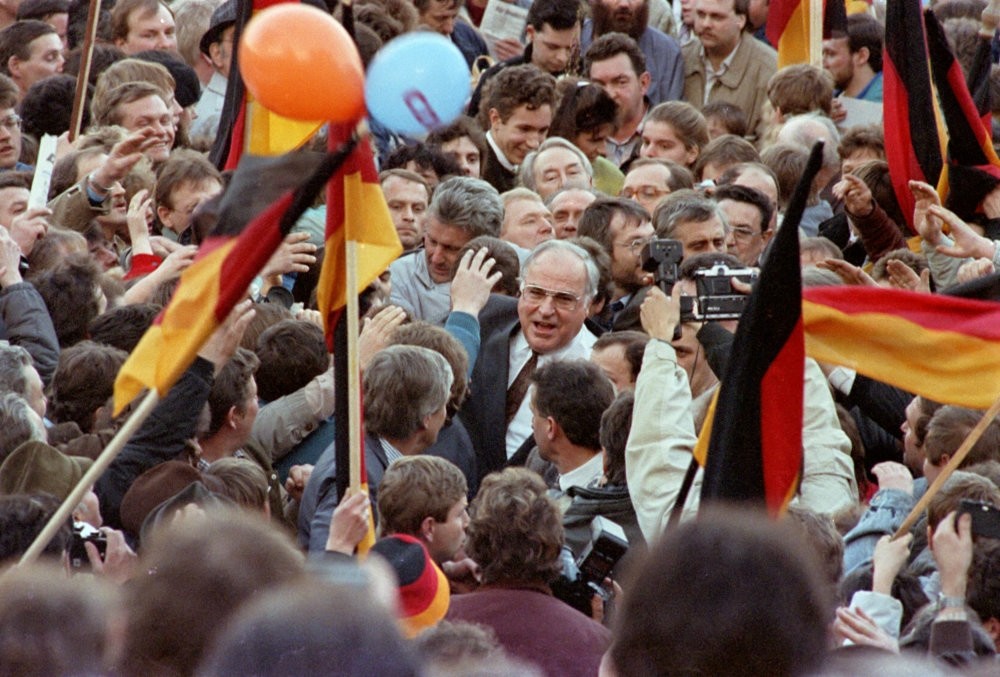 West German Chancellor Helmut Kohl moves through a crowd of supporters Feb. 20, 1990, during his first appearance as part of the East German election campaign in Erfurt, East Germany. 
