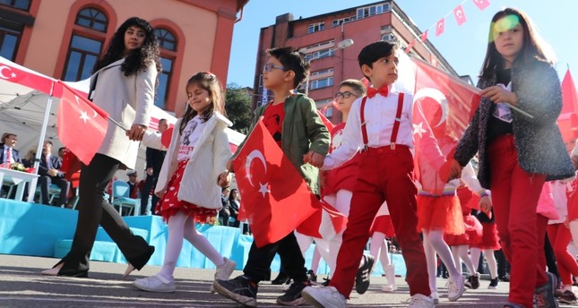 احتفالات الذكرى الـ99 لتأسيس الجمهورية احتفالات في ساحات المدن التركية الأناضول
