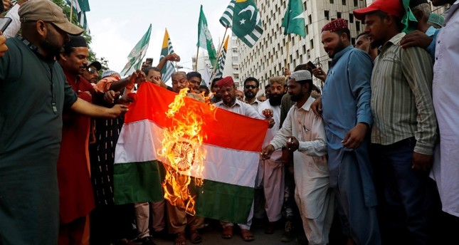 الرئيس الباكستاني يحذر الهند من اللعب بالنار في كشمير