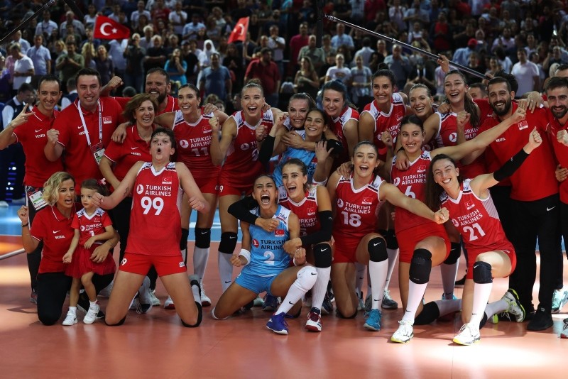 Ù„Ø£ÙˆÙ„ Ù…Ø±Ø© Ù…Ù†Ø° 16 Ø¹Ø§Ù…Ø§ Ø§Ù„Ù…Ù†ØªØ®Ø¨ Ø§Ù„ØªØ±ÙƒÙŠ Ù„Ù„ÙƒØ±Ø© Ø§Ù„Ø·Ø§Ø¦Ø±Ø© ÙŠØµØ¹Ø¯ Ù„Ù†Ù‡Ø§Ø¦ÙŠ Ø£ÙˆØ±ÙˆØ¨Ø§ Daily Sabah Arabic