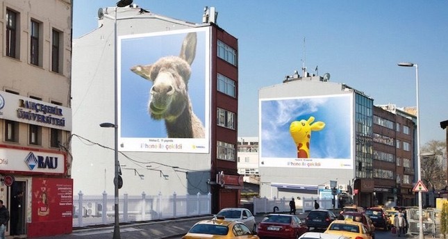ما سر لوحات الإعلان الطرقية التي تحوي حيوانات لطيفة في شوارع تركيا؟