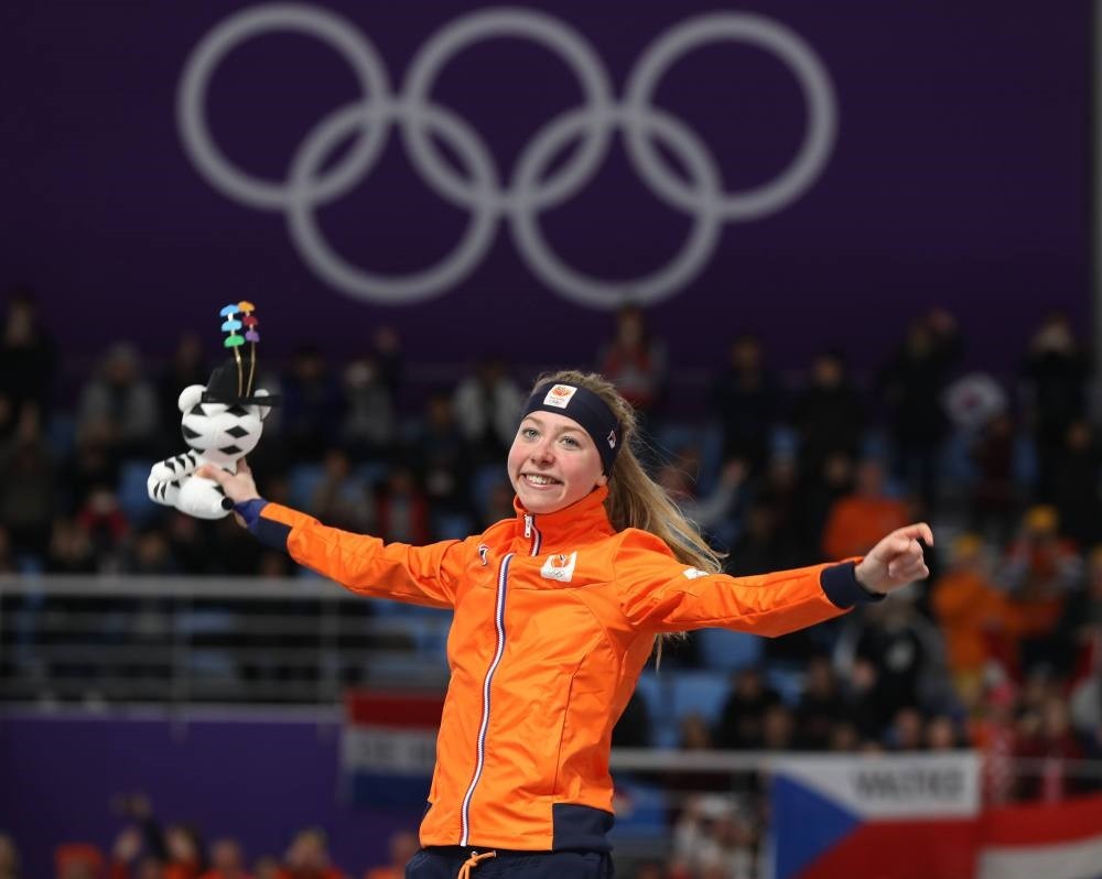 Esmee Visser gestures on the podium after winning a gold medal. She beat two-time defending champ Martina Sablikova in a tough race.