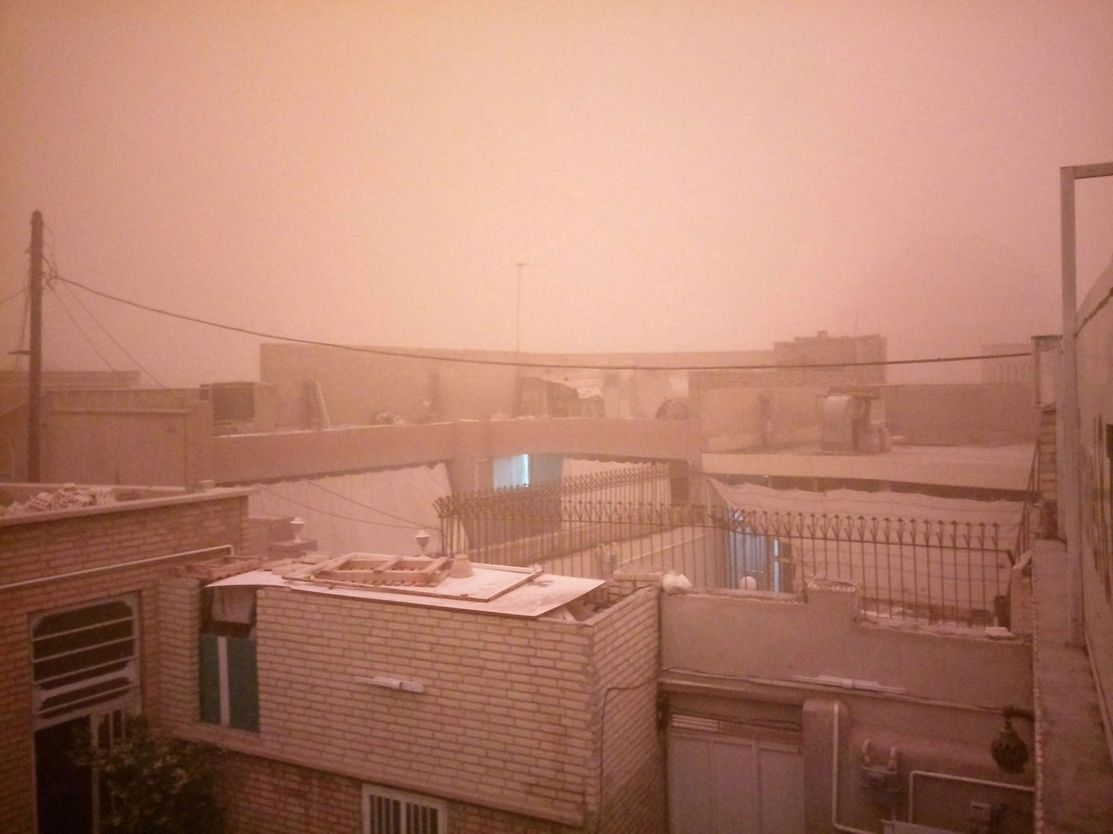 Day turns into night as sandstorm sweeps through Iran's Yazd