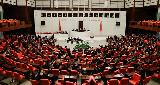البرلمان التركي يمدد تفويض الجيش القيام بعمليات عسكرية في سوريا والعراق