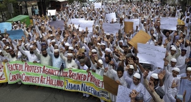 آلاف الباكستانيين يحتجون على مسابقة مسيئة للإسلام في هولندا