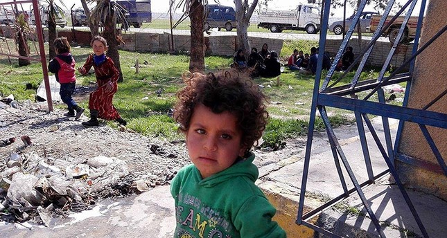 طفلة سورية هربت مع عائلتها من الرقة EPA