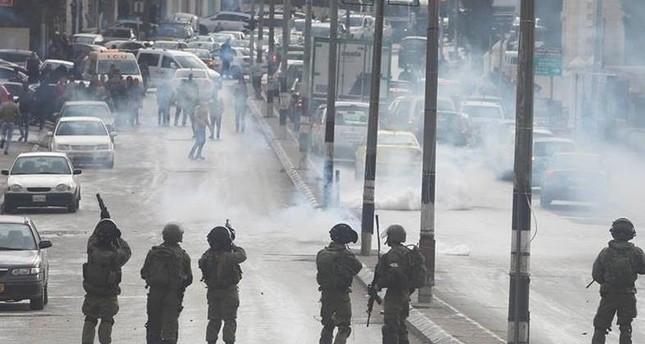 جانب من اعتداءات قوات الاحتلال الإسرائيلي على فلسطينيين الأناضول