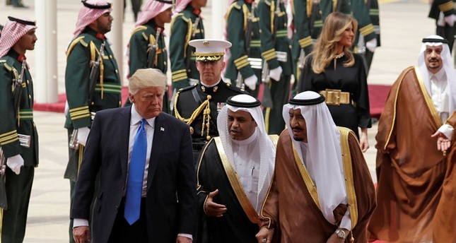الملك سلمان يستقبل الرئيس الأمريكي في السعودية اليوم. أسوشيتد برس