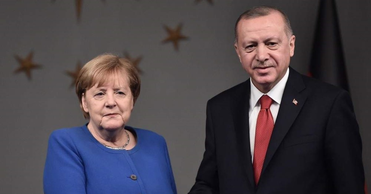 President Recep Tayyip Erdo?an (R) and German Chancellor Angela Merkel (L) shake hands after a joint news conference, Istanbul, Jan. 24, 2020. (AFP)
