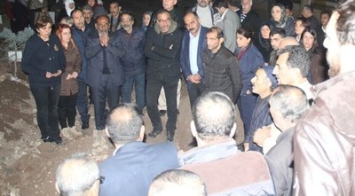 Die HDP-Abgeordneten Sibel Yiğitalp und Berdan Öztürk wurden bei der Beerdigung der PKK-Terroristin in Diyarbakır gesehen.