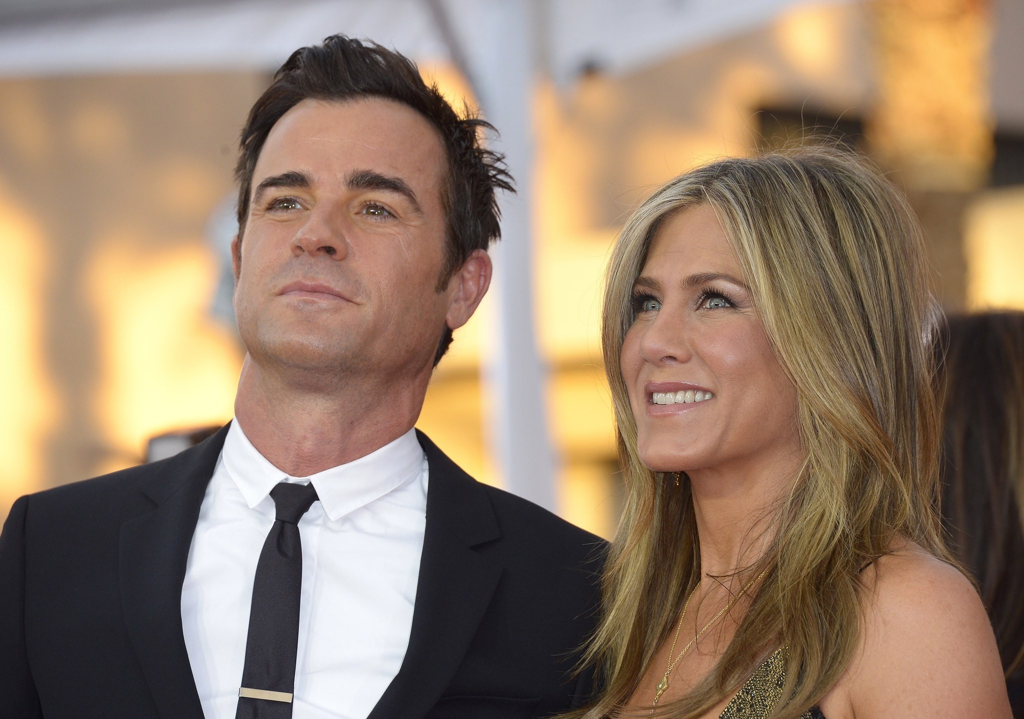 US actors Jennifer Aniston (R) and Justin Theroux (L) arrive for the 21st annual Screen Actors Guild Awards ceremony at the Shrine Auditorium in Los Angeles, California, USA, 25 January 2015. (EPA Photo)
