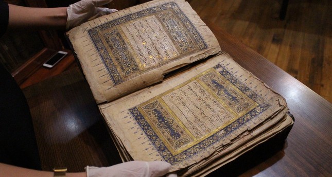 عرض نسخة فريدة من القرآن تعود للقرن الـ15 تعرض بمكتبة سيواس للمخطوطات