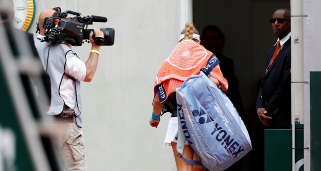 Kerber crashes out of French Open in first round
