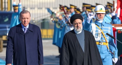 أردوغان يستقبل الرئيس الإيراني بالمجمع الرئاسي في أنقرة