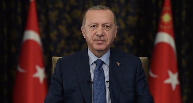 أردوغان يهنئ تركيات فزن بميداليات في بطولة أوروبا للمصارعة