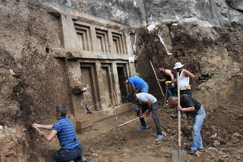 Excavation team trying to unearth the 2,400 year-old sepulcher in Antalya's Demre district (DHA Photo)