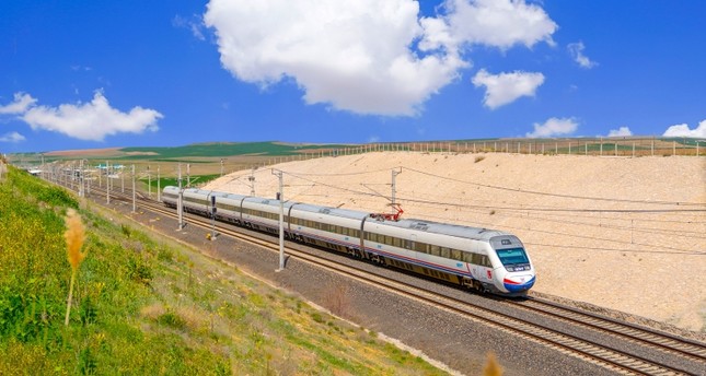 قطار إسطنبول-صوفيا السريع يبدأ تقديم خدماته بعد توقف عامين بسبب الجائحة