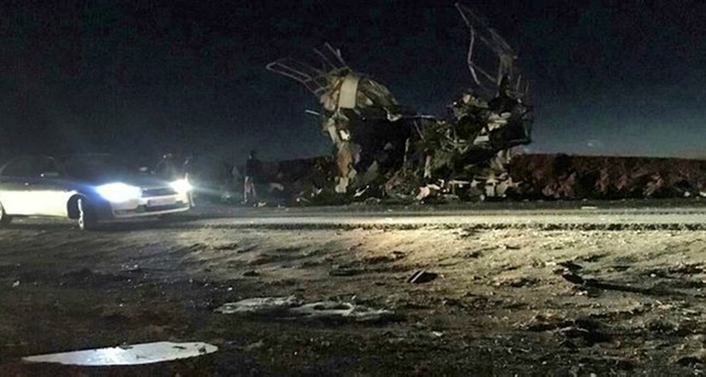 الباص الذي انفجر إثر الهجوم الانتحاري ضد الحرس الثوري في سيستان بلوشستان