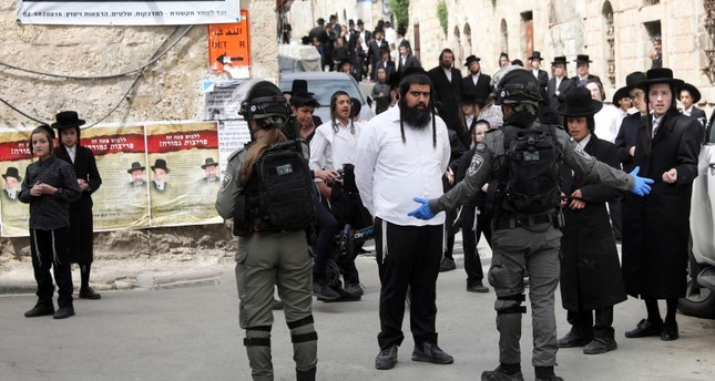 مواجهات بين الشرطة الإسرائيلية والمتشددين اليهود لإجبارهم على الانصياع لتعليمات وزارة الصحة AP