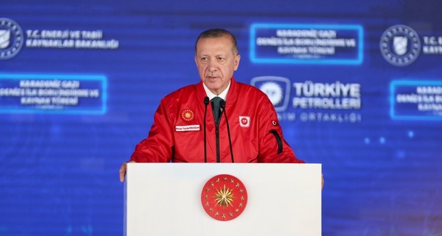 أردوغان في حفل إنزال أول أنبوب بالبحر الأسود لنقل الغاز الطبيعي الاناضول