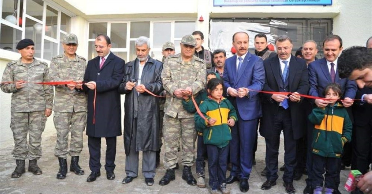 Turkish officials inaugurate the elementary school in Syria's Ras al-Ayn. (IHA Photo)