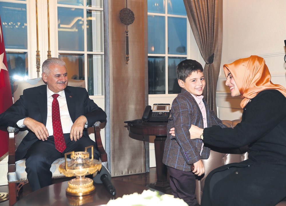 Alparslan and his mother Mehtap Nur Kazancu0131 meet Prime Minister Binali Yu0131ldu0131ru0131m.