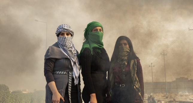 النساء العراقيات في الاحتجاجات الفرنسية