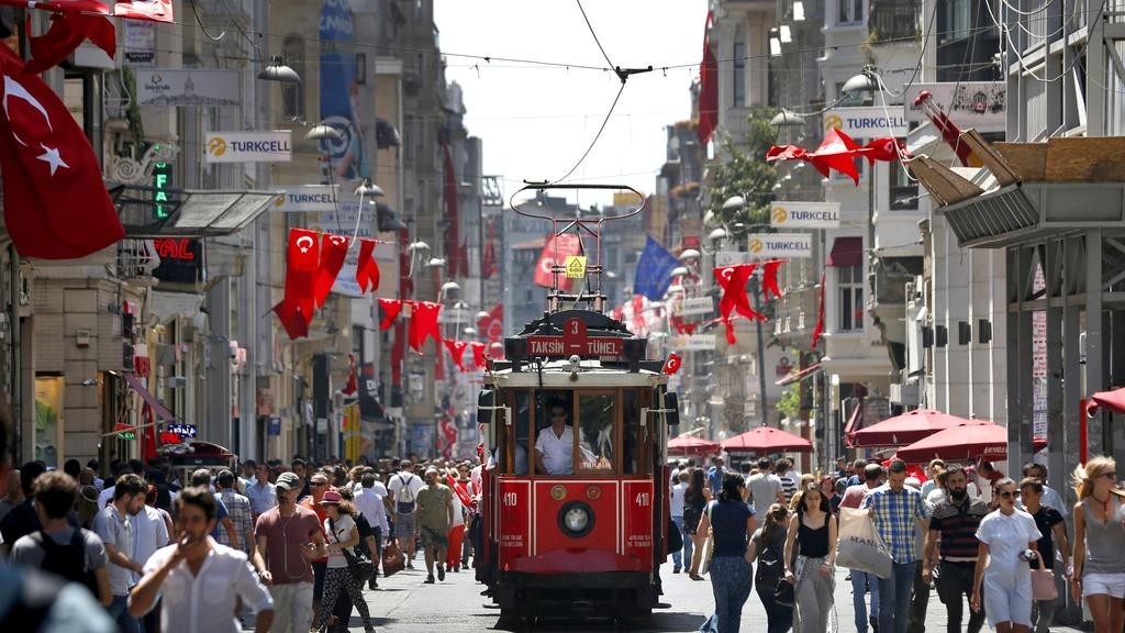 People walk in central Istanbul's Istiklal Avenue (Reuters File Photo)