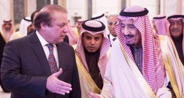نواز شريف يلتقي الملك سلمان في جدة للتوسط في الأزمة القطرية