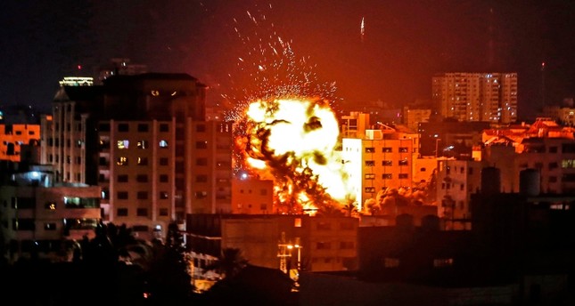 أرشيفية- قصف إسرائيلي على منزل بقطاع غزة وكالة الأنباء الفرنسية