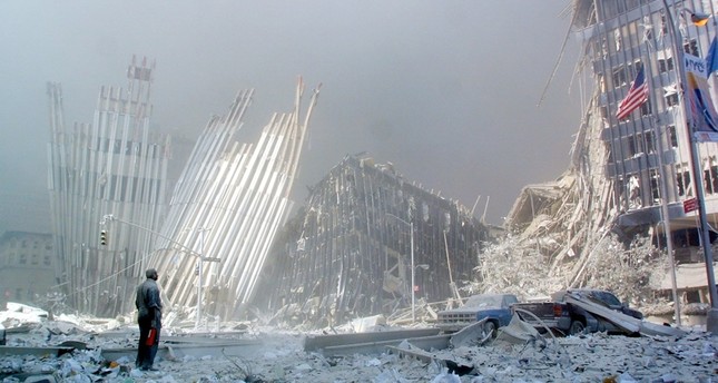 موقع مركز التجارة العالمي يوم التفجيرات الشهيرة من الأرشيف
