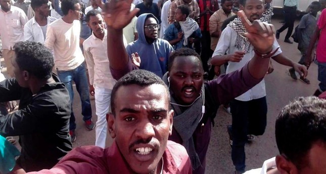 دعوة في السودان للتظاهر عند القصر الرئاسي الأحد