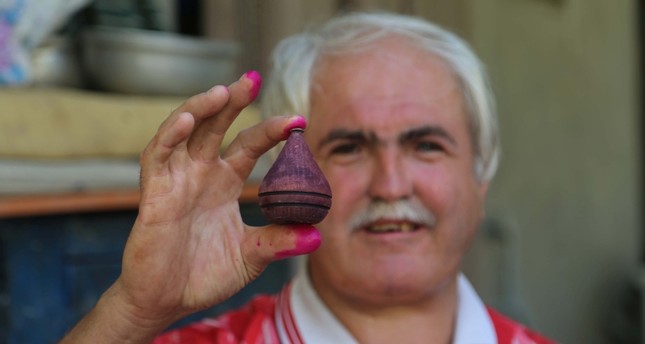 مصطفى ألط صانع الألعاب الخشبية في قسطموني التركية
