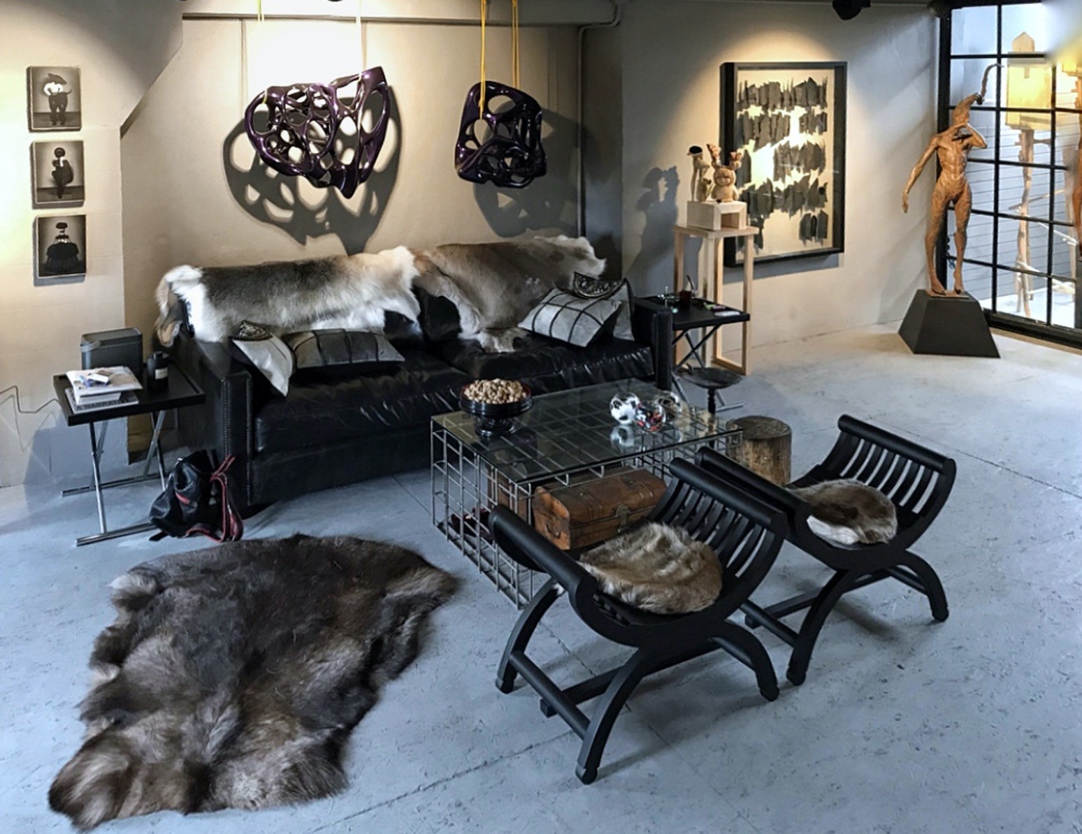 At studio number 169, on Street 6 above the automotive garages that sprawl throughout the core of the corporatized, skyscraper district of Maslak is a studio by Pg, celebrating its 25 years curating contemporary art in Istanbul. 