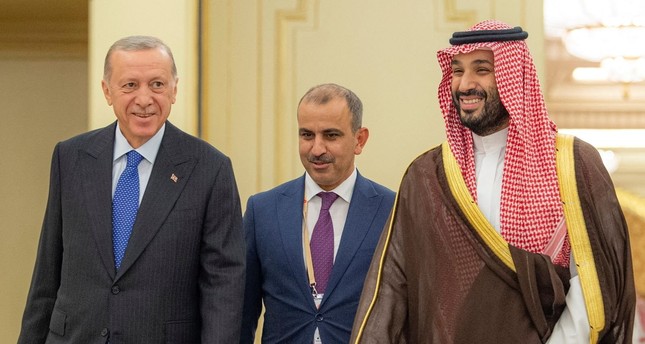 ولي العهد السعودي محمد بن سلمان مستقبلا الرئيس رجب طيب أردوغان في جدة، المملكة العربية السعودية. 17 يوليو 2023 الفرنسية