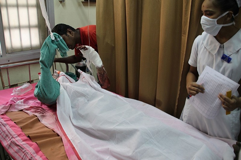Indian medical staff treat a victim injured in a forest fire at Rajaji Goverment hospital in Madurai on March 12, 2018. (AFP Photo)