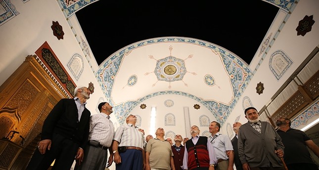 مسجد في بورصة التركية يتحدى حر الصيف في رمضان عبر قبة إلكترونية