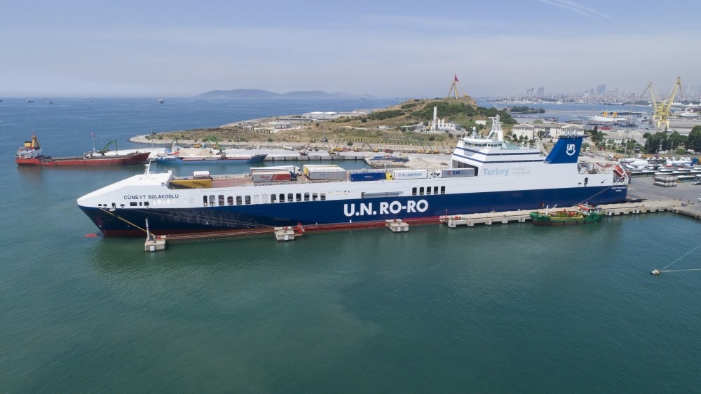 The Danish shipping company DFDS acquired 98.8 percent of the shares in Turkish freight shipping operator U.N. Ro-Ro for 950 million euros in this April.