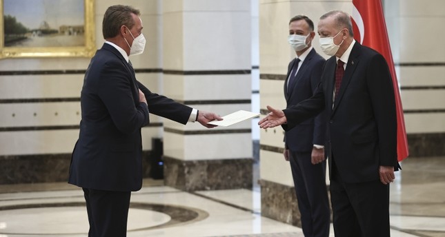 أردوغان يتسلم أوراق اعتماد السفير الأمريكي الجديد لدى أنقرة جيفري فليك الأناضول