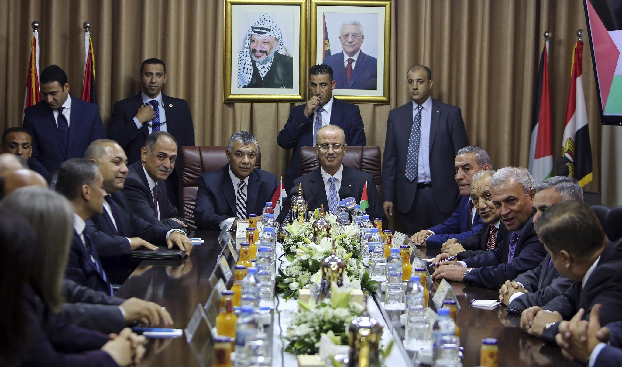 Palestinian Prime Minister Rami Hamdallah, center, heads a meeting with officials at Palestinian President Mahmoud Abbas' former official residence, in Gaza City, Tuesday, Oct. 3, 2017. (AP Photo)