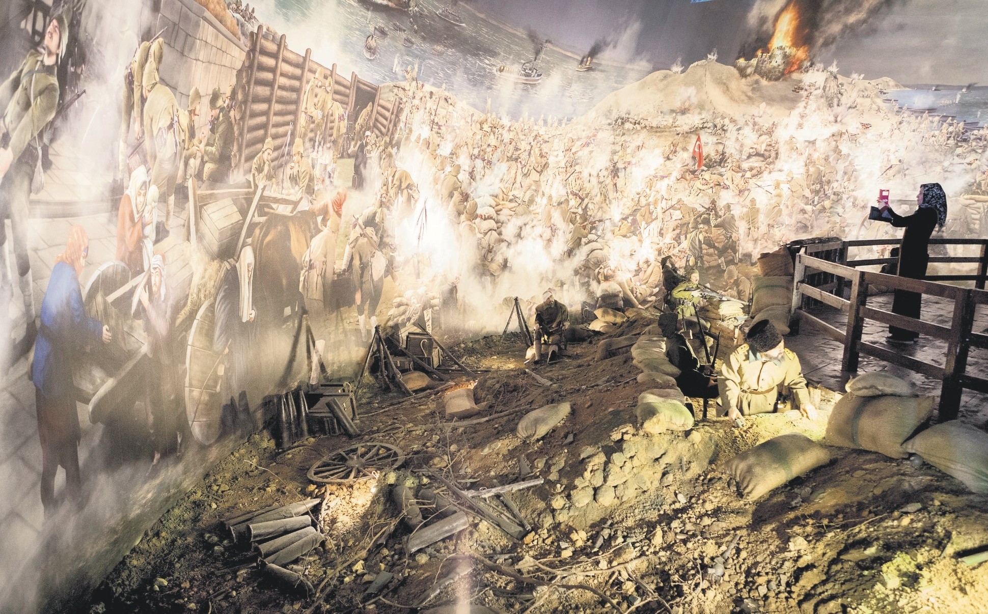 The closed, spherical area of the 1915 u00c7anakkale Panorama takes one to the Battle of u00c7anakkale with light and sound effects and moving images.