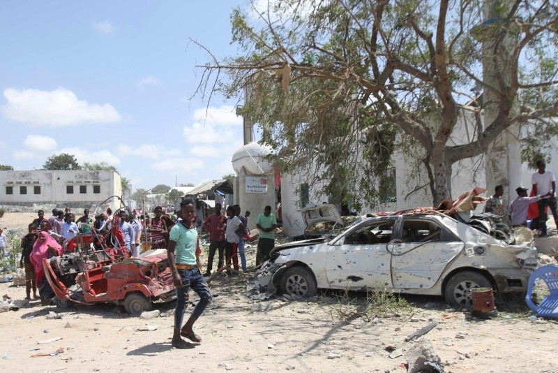 People gather around vehicles destroyed by explosion that hit Somalia's capital Mogadishu, 02 September 2018. (EPA Photo)