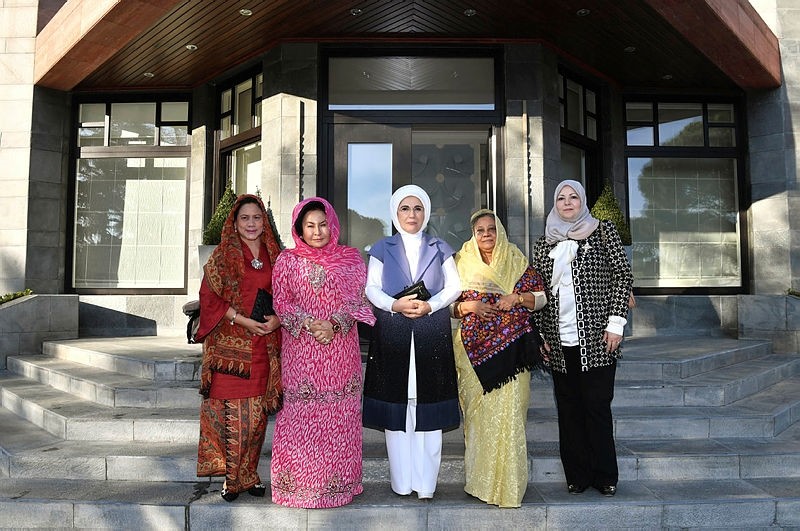 First lady hosts luncheon for wives of OIC leaders in Istanbul