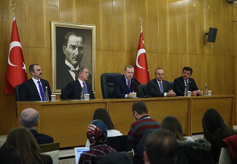President Recep Tayyip Erdou011fan (C), accompanied by Chief of Staff Hulusi Akar (CL), FM Mevlu00fct u00c7avuu015fou011flu (CR), Economy Min. Nihat Zeybekci (R) and Justice Min. Abdu00fclhamit Gu00fcl (L), holds a press conference in Istanbul, on Nov. 13, 2017. (AA Photo)