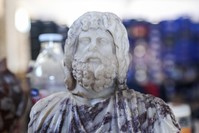 تمثال نصفي من الرخام للإله سيرابيسSerapis  الأناضول