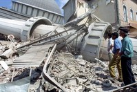 Men survey damage in Adapazaru0131 district of Sakarya province after a 7.4 magnitude earthquake struck the neighboring Izmit province on Aug. 17, 1999, in northwestern Turkey. (AA Photo)