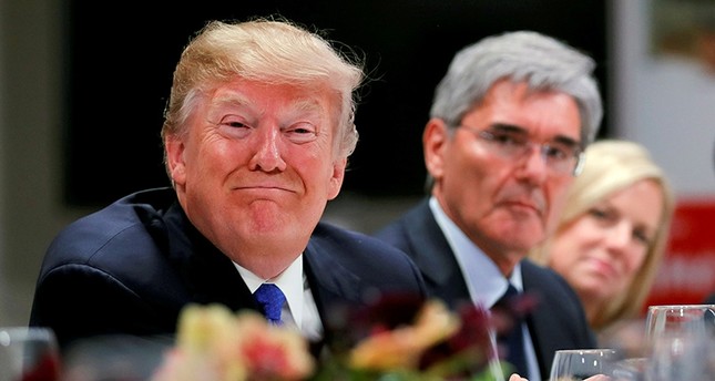 U.S. President Donald Trump attends a dinner with business men and CEO's during the World Economic Forum (WEF) annual meeting in Davos, Switzerland January 25, 2018. Siemens CEO's Joe Kaeser (C) looks on. (Reuters Photo)